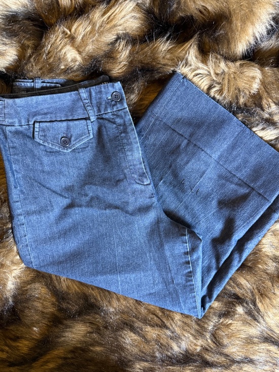 Larry Levine Denim - Larry Lavin Cropped Jeans (Size 6)